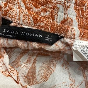 Zara floral print pants.